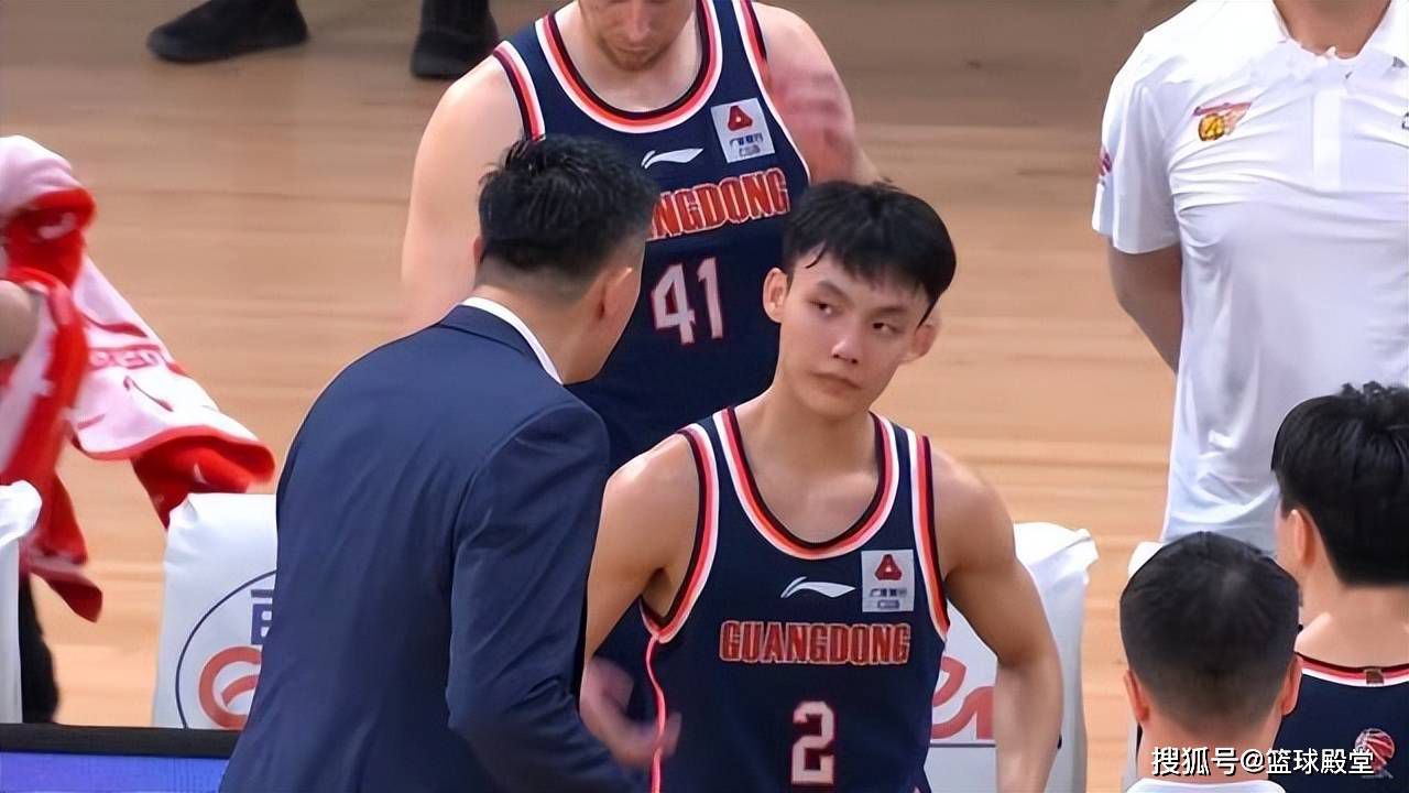 导演姚婷婷、卢正雨、张栾悉数出席，参与;《我们的新生活》：网络电影与时代同行的导演圆桌论坛，与现场观众面对面进行交流